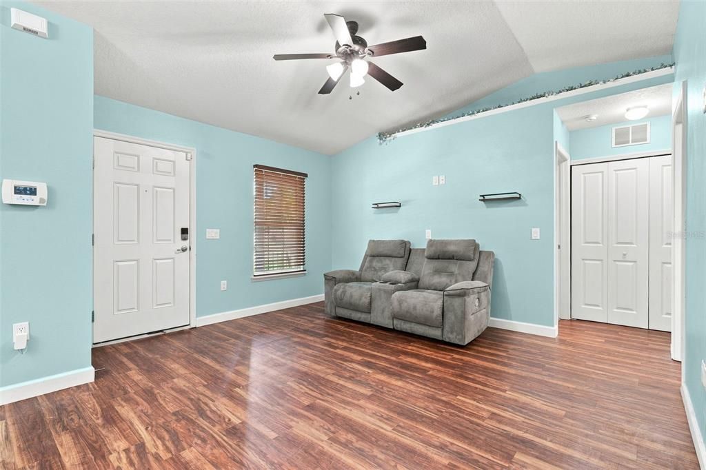 Activo con contrato: $267,000 (3 camas, 2 baños, 1098 Pies cuadrados)