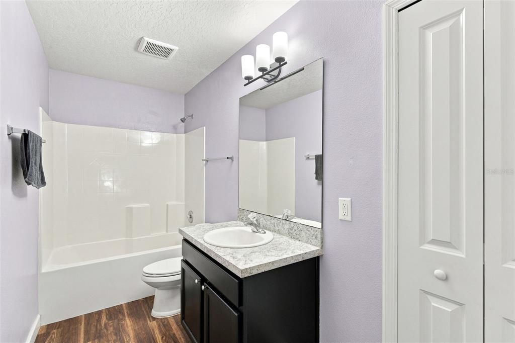 Activo con contrato: $267,000 (3 camas, 2 baños, 1098 Pies cuadrados)