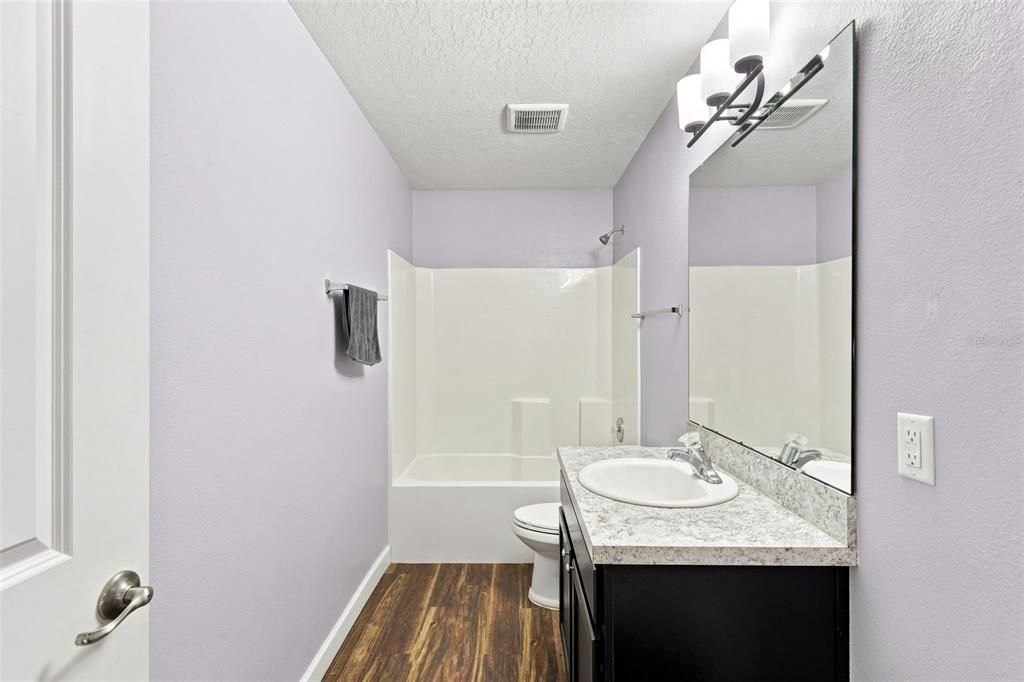 Activo con contrato: $267,000 (3 camas, 2 baños, 1098 Pies cuadrados)