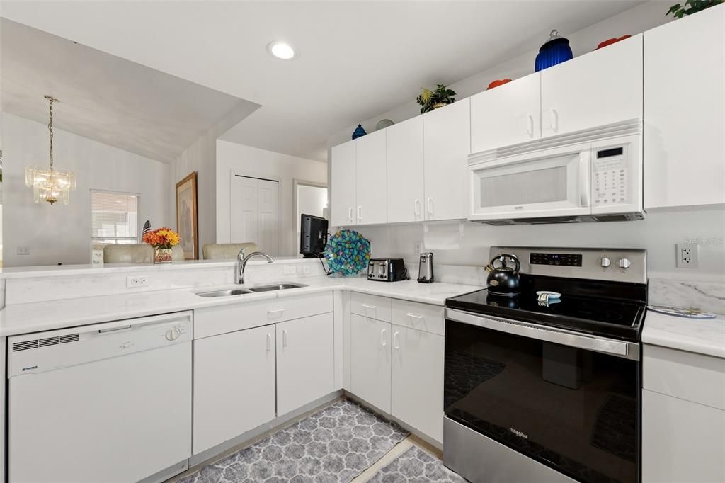 合同活跃: $349,700 (3 贝兹, 2 浴室, 1569 平方英尺)