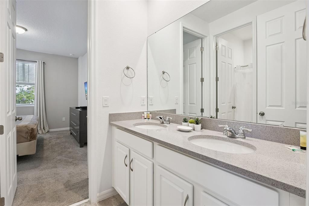 En Venta: $675,000 (6 camas, 4 baños, 2998 Pies cuadrados)