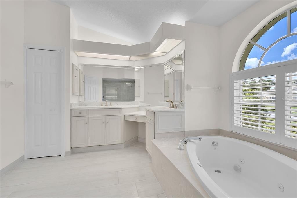 For Sale: $557,000 (3 beds, 2 baths, 1932 Square Feet)