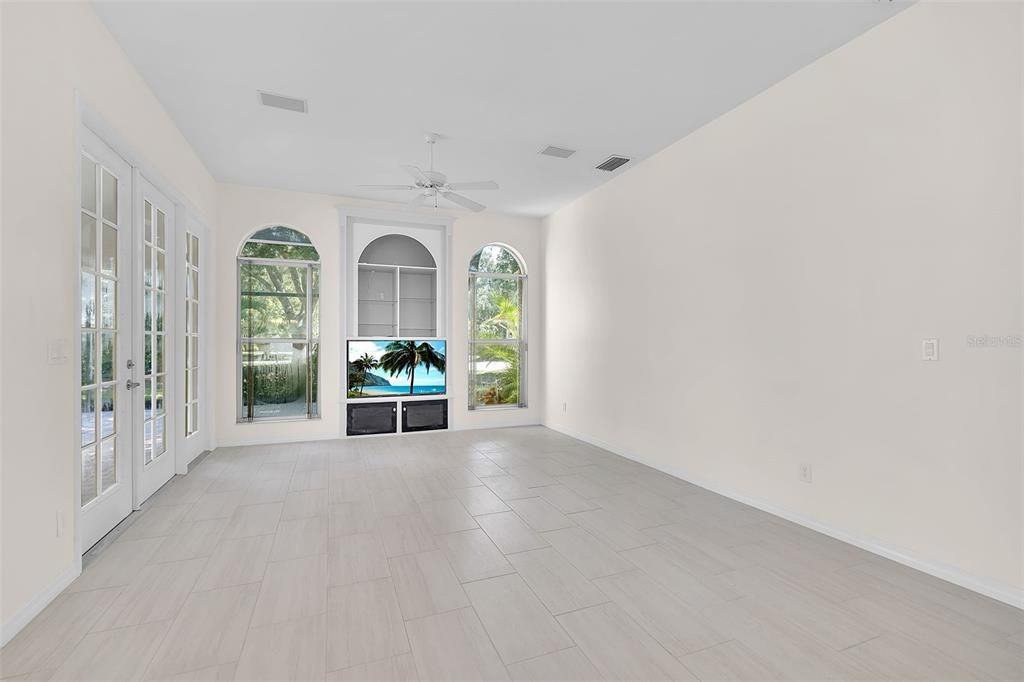 For Sale: $557,000 (3 beds, 2 baths, 1932 Square Feet)