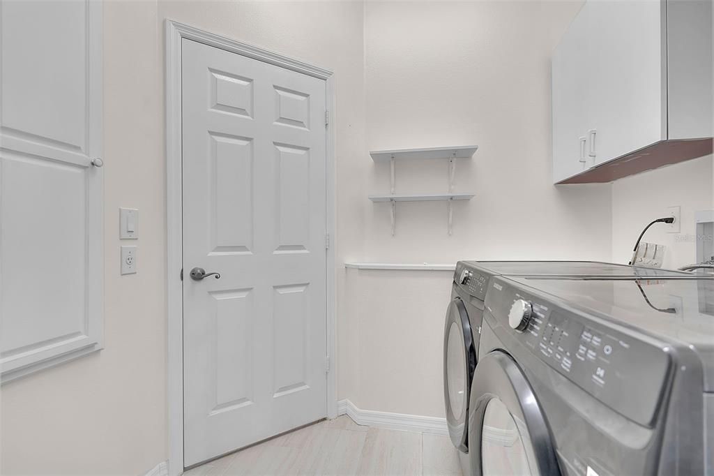 For Sale: $557,000 (3 beds, 2 baths, 1932 Square Feet)