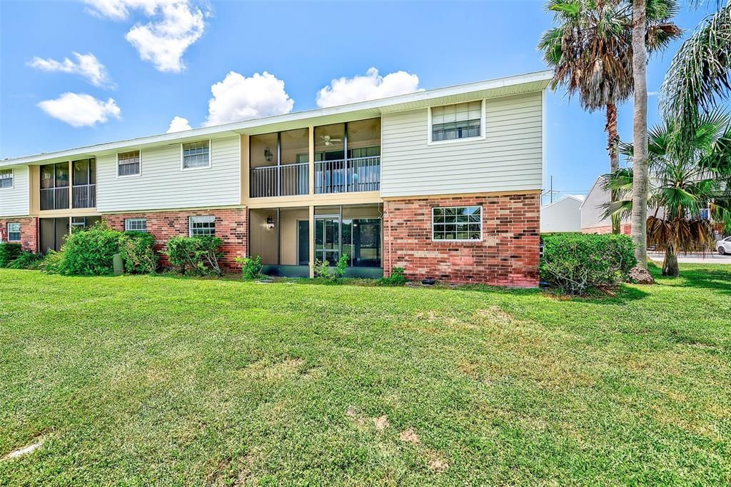 For Sale: $140,000 (2 beds, 2 baths, 1255 Square Feet)