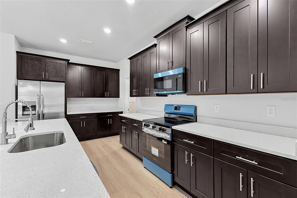 For Sale: $419,900 (4 beds, 4 baths, 2100 Square Feet)
