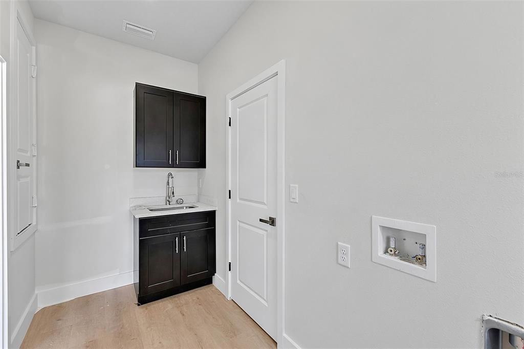 For Sale: $419,900 (4 beds, 4 baths, 2100 Square Feet)
