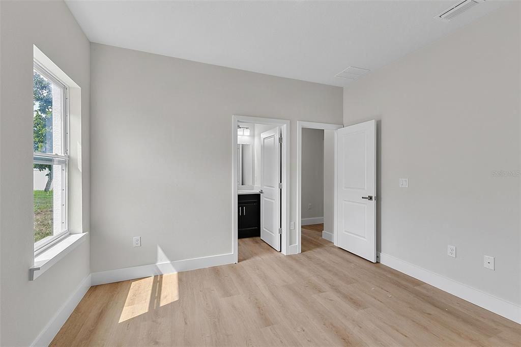 For Sale: $419,900 (4 beds, 4 baths, 2100 Square Feet)
