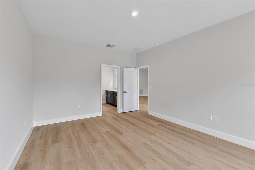For Sale: $419,900 (4 beds, 4 baths, 2100 Square Feet)