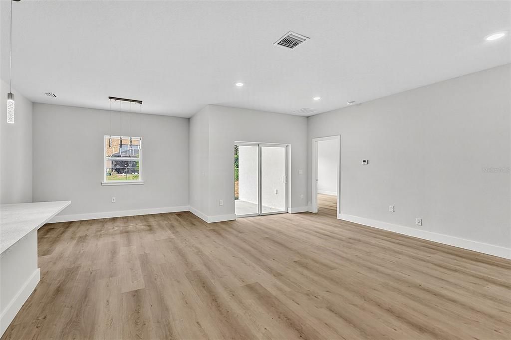 For Sale: $419,900 (4 beds, 4 baths, 2100 Square Feet)