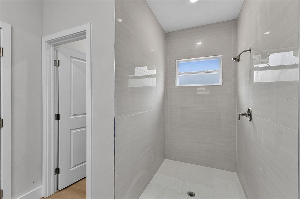 For Sale: $419,900 (4 beds, 4 baths, 2100 Square Feet)