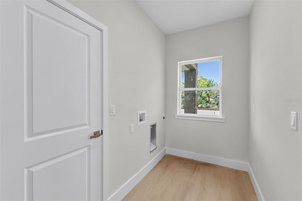 For Sale: $419,900 (4 beds, 4 baths, 2100 Square Feet)