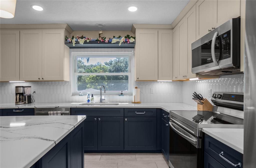 For Sale: $748,000 (3 beds, 3 baths, 2400 Square Feet)