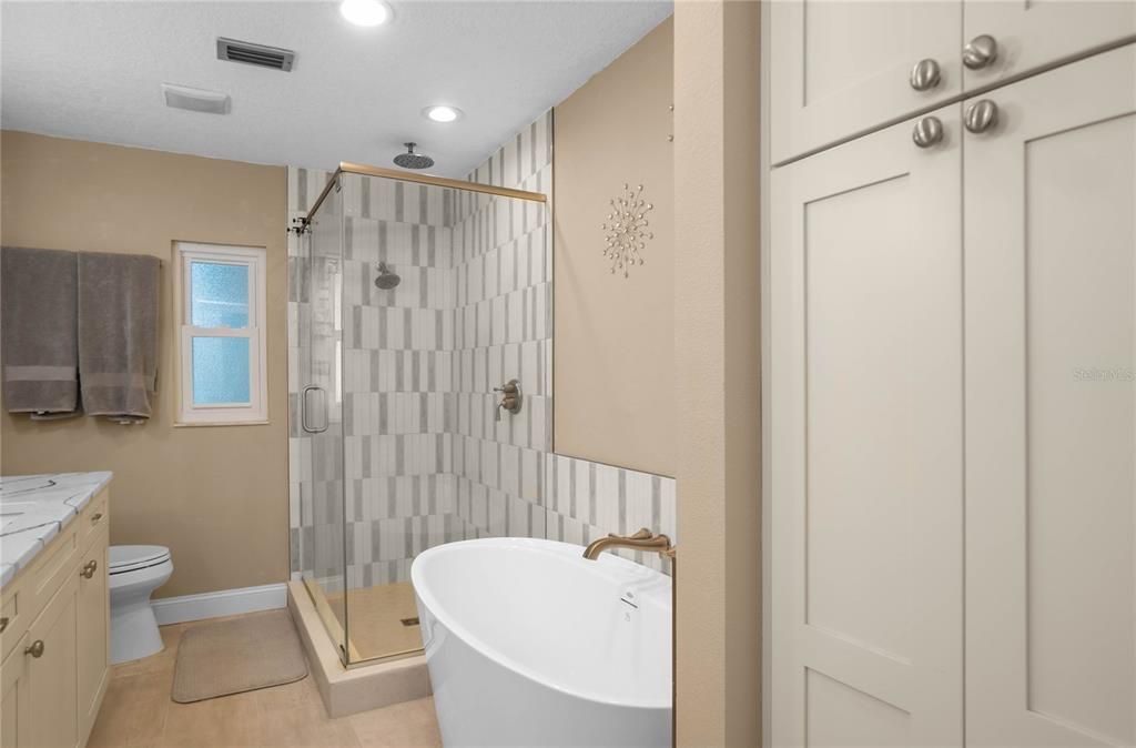 For Sale: $748,000 (3 beds, 3 baths, 2400 Square Feet)