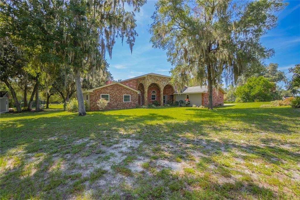 For Sale: $748,000 (3 beds, 3 baths, 2400 Square Feet)