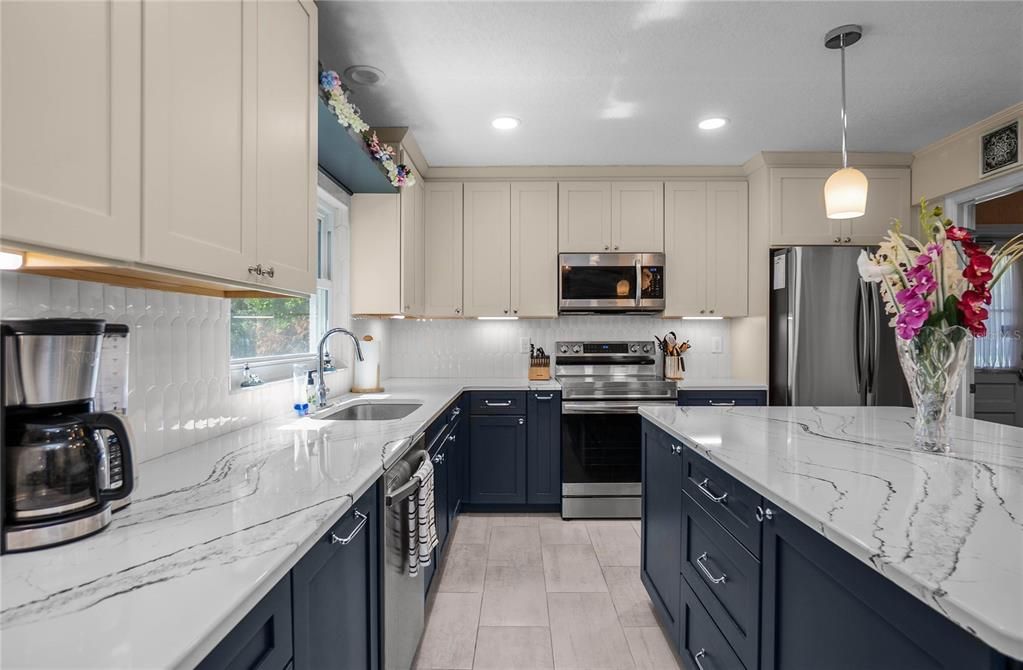 For Sale: $748,000 (3 beds, 3 baths, 2400 Square Feet)