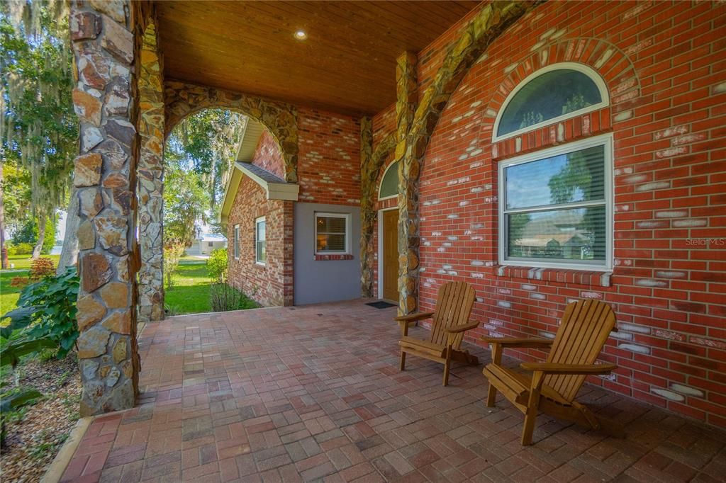 For Sale: $748,000 (3 beds, 3 baths, 2400 Square Feet)