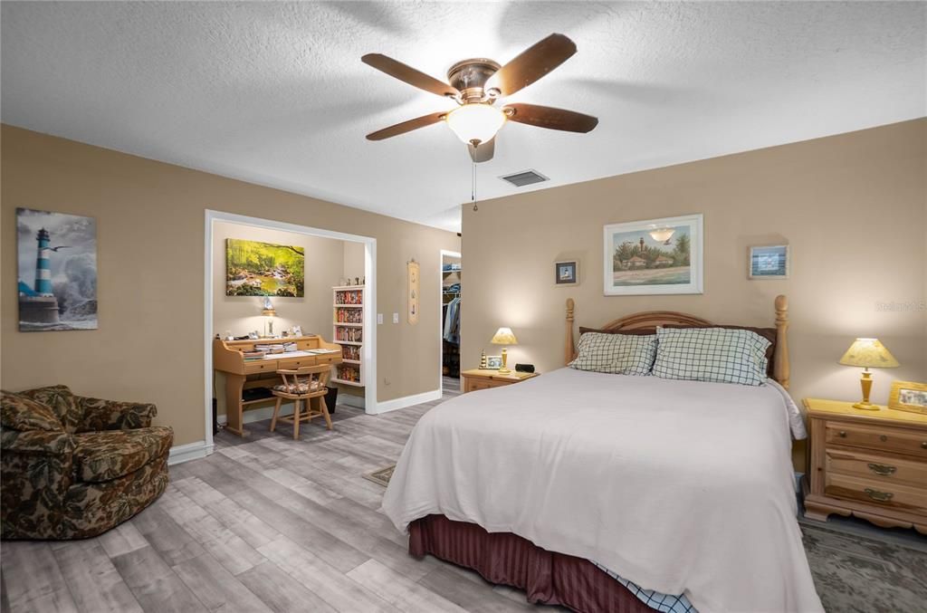 For Sale: $748,000 (3 beds, 3 baths, 2400 Square Feet)