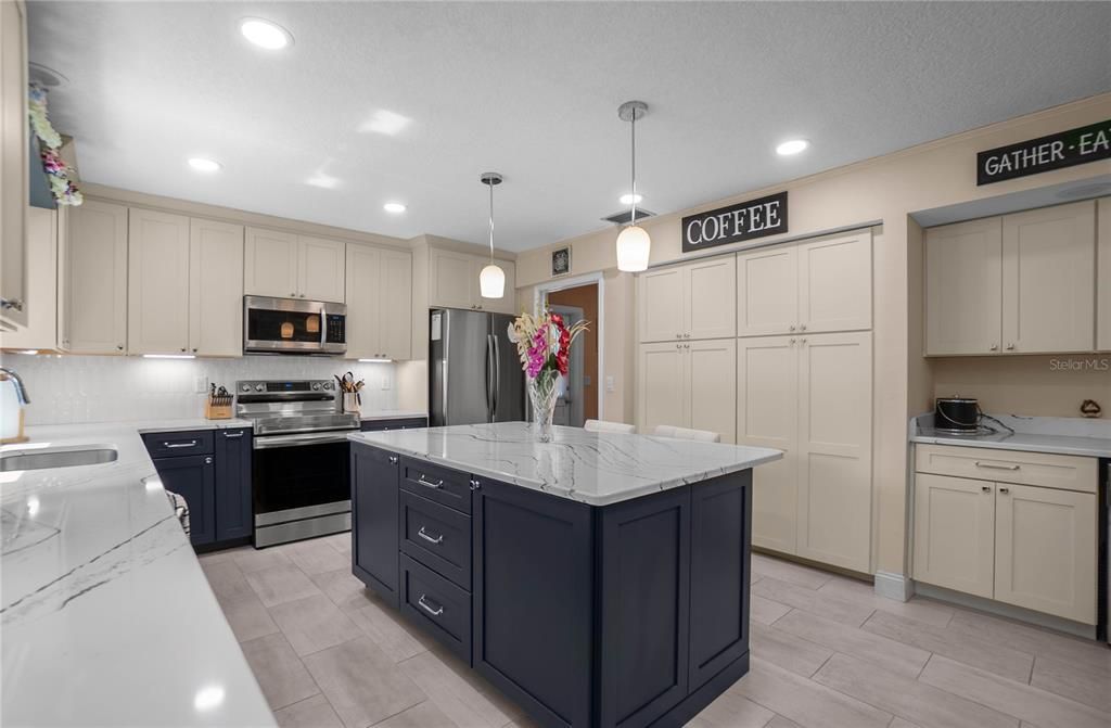 For Sale: $748,000 (3 beds, 3 baths, 2400 Square Feet)