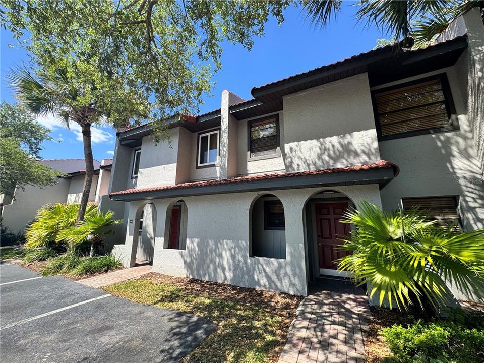 For Rent: $2,000 (2 beds, 2 baths, 1052 Square Feet)