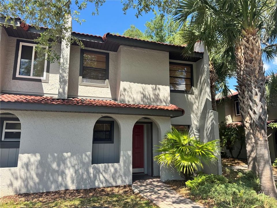 For Rent: $2,000 (2 beds, 2 baths, 1052 Square Feet)