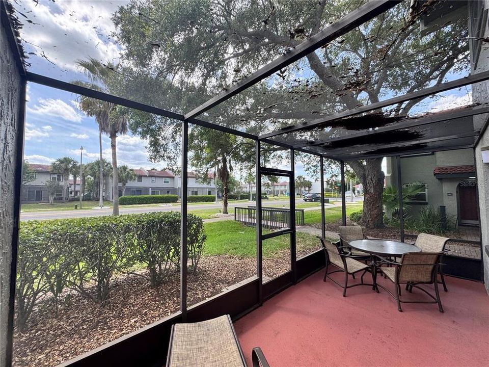 For Rent: $2,000 (2 beds, 2 baths, 1052 Square Feet)