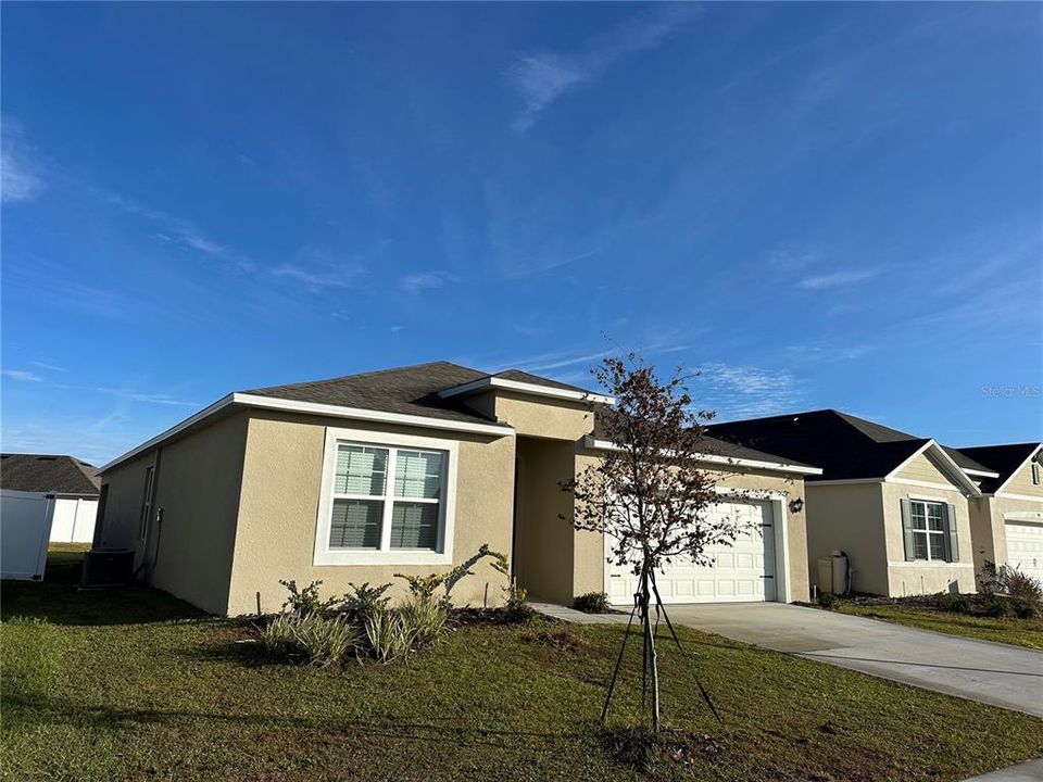For Rent: $2,100 (3 beds, 2 baths, 1851 Square Feet)