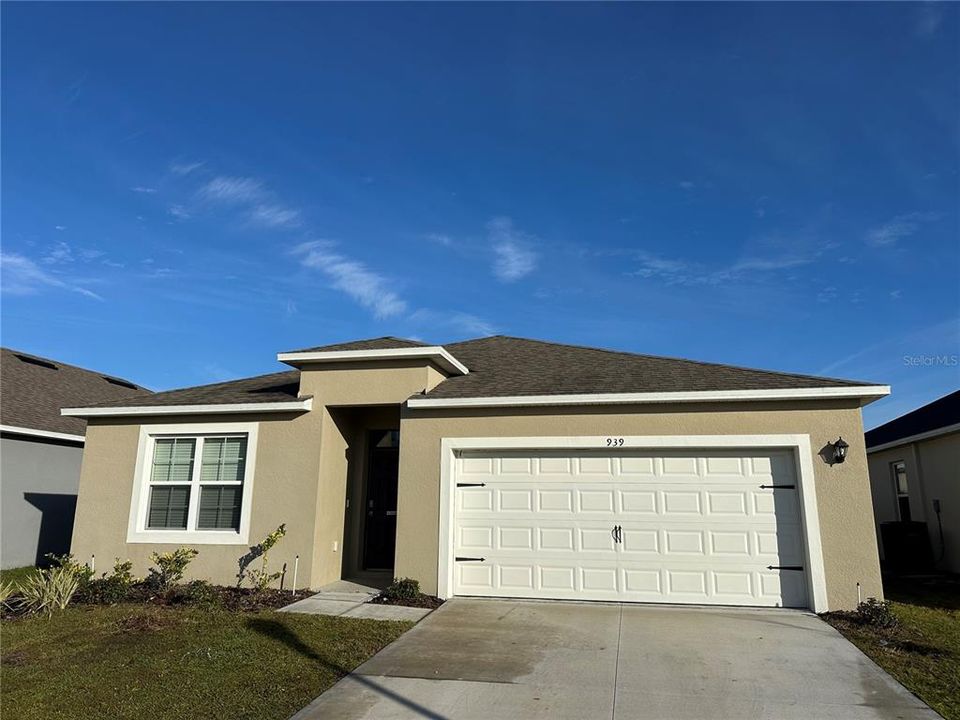 For Rent: $2,100 (3 beds, 2 baths, 1851 Square Feet)