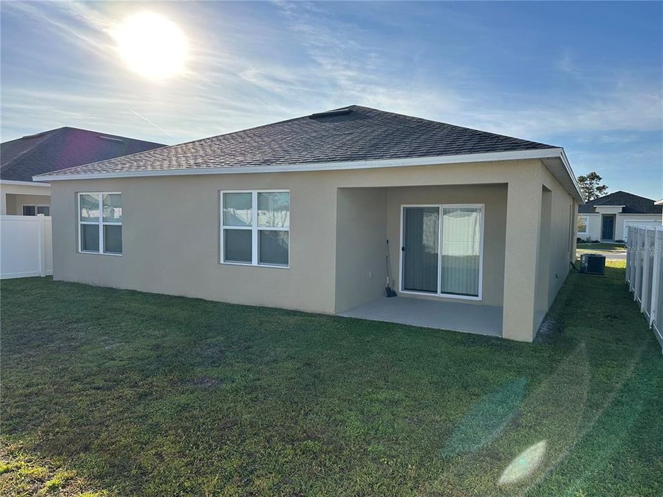 For Rent: $2,100 (3 beds, 2 baths, 1851 Square Feet)