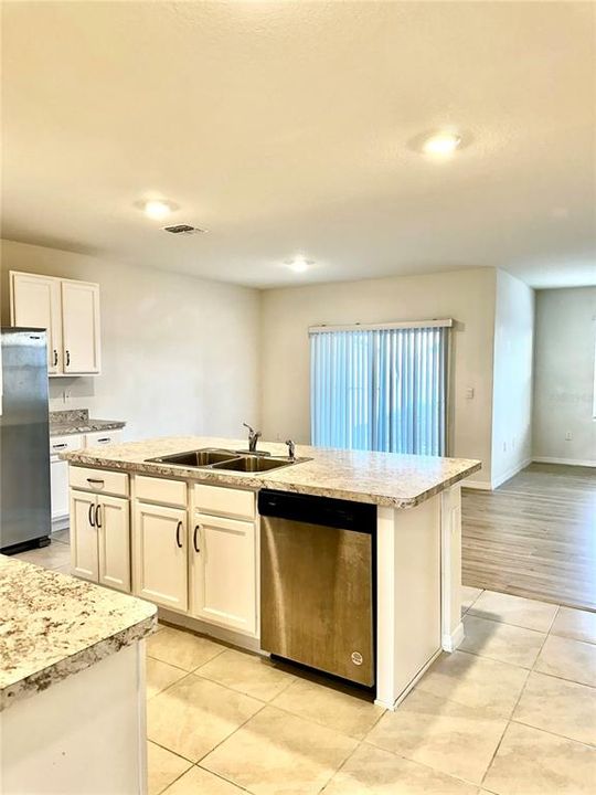 For Rent: $2,100 (3 beds, 2 baths, 1851 Square Feet)