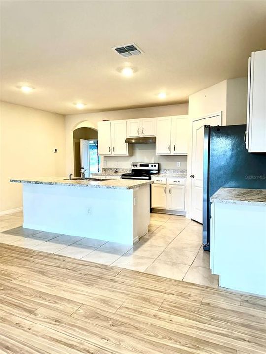For Rent: $2,100 (3 beds, 2 baths, 1851 Square Feet)