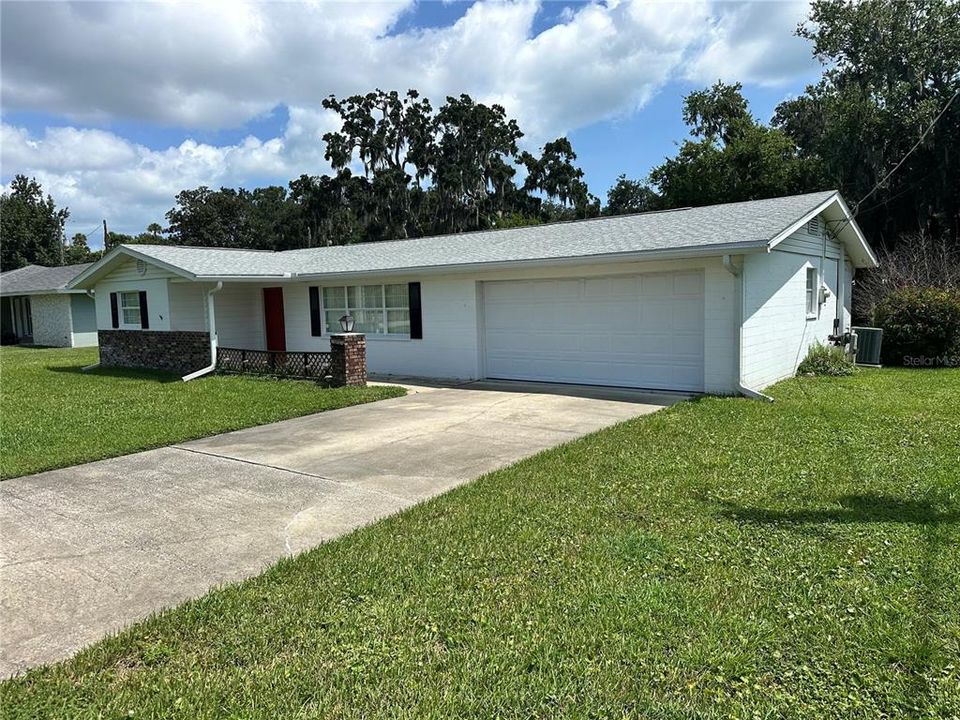 For Sale: $265,000 (3 beds, 2 baths, 1465 Square Feet)