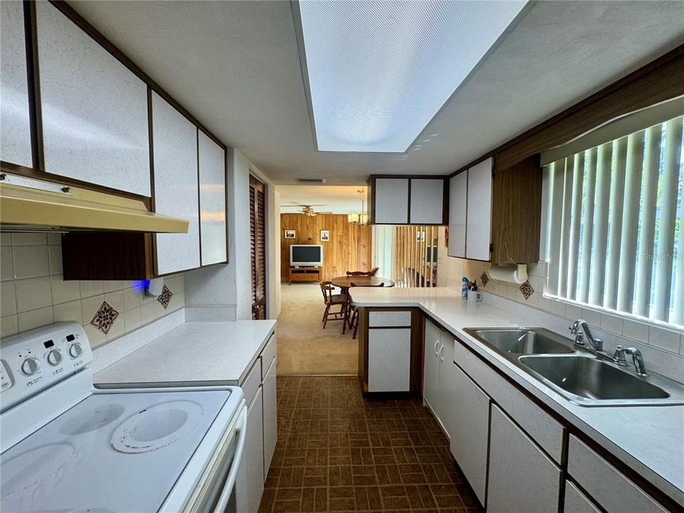For Sale: $265,000 (3 beds, 2 baths, 1465 Square Feet)
