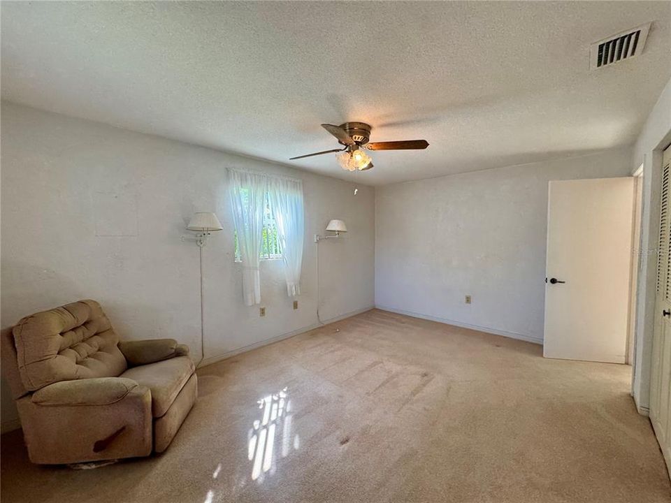 For Sale: $265,000 (3 beds, 2 baths, 1465 Square Feet)