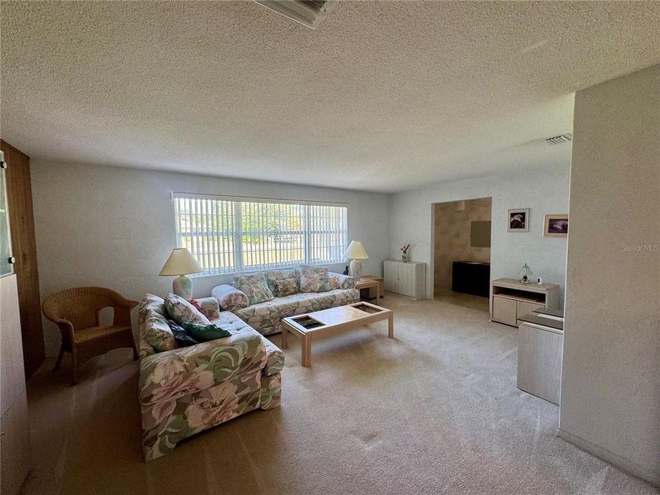 For Sale: $265,000 (3 beds, 2 baths, 1465 Square Feet)