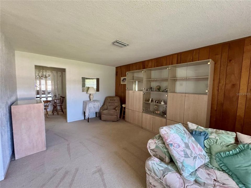 For Sale: $265,000 (3 beds, 2 baths, 1465 Square Feet)