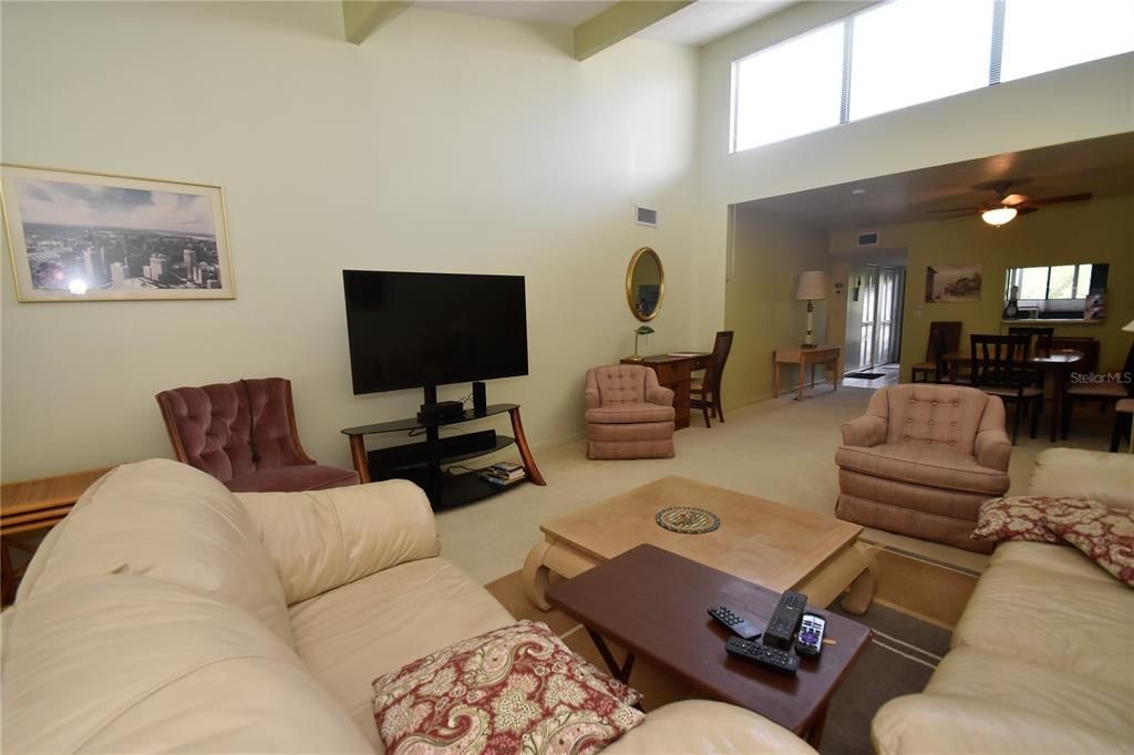 В аренду: $4,500 (2 спален, 2 ванн, 1216 Квадратных фут)