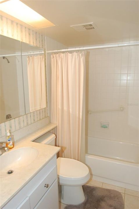 В аренду: $4,500 (2 спален, 2 ванн, 1216 Квадратных фут)