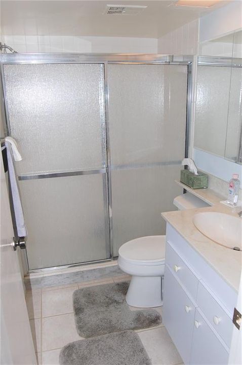 В аренду: $4,500 (2 спален, 2 ванн, 1216 Квадратных фут)