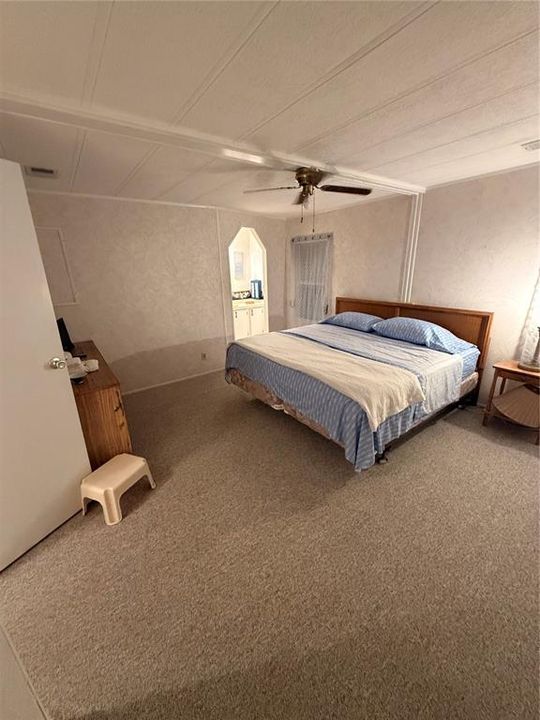 For Sale: $159,900 (2 beds, 2 baths, 960 Square Feet)