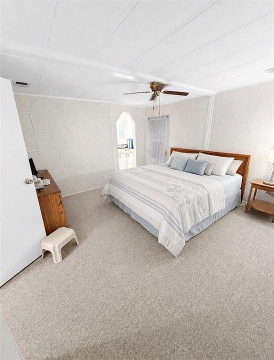 For Sale: $159,900 (2 beds, 2 baths, 960 Square Feet)