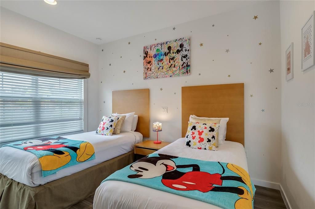 For Sale: $330,000 (3 beds, 2 baths, 1474 Square Feet)