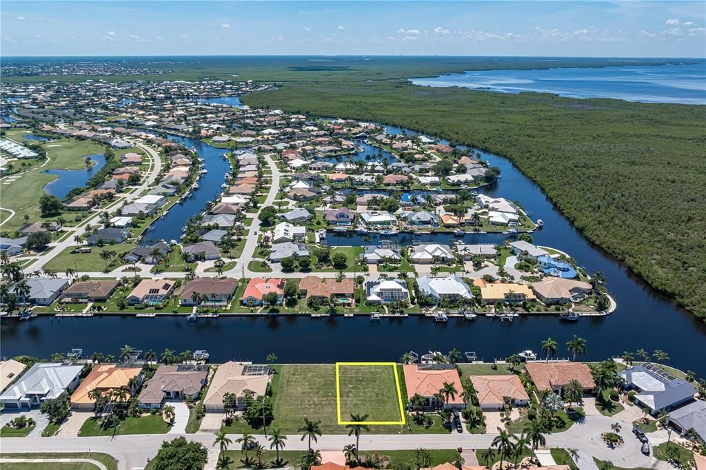 En Venta: $499,900 (0.22 acres)