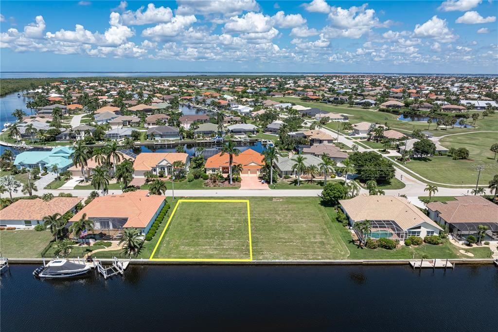 En Venta: $499,900 (0.22 acres)