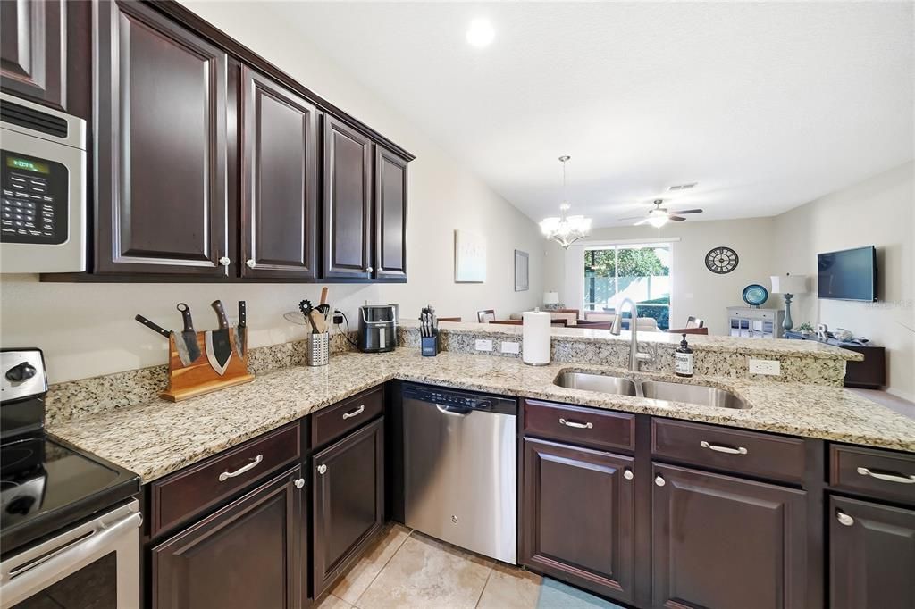 For Sale: $320,000 (3 beds, 2 baths, 2010 Square Feet)