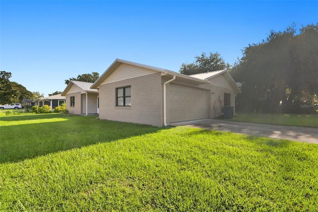 For Sale: $300,000 (3 beds, 2 baths, 1352 Square Feet)