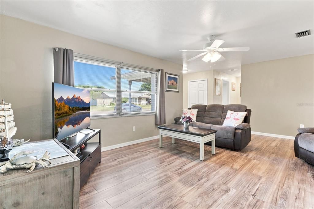 For Sale: $300,000 (3 beds, 2 baths, 1352 Square Feet)