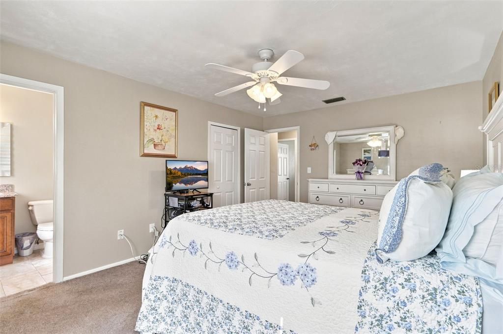 For Sale: $300,000 (3 beds, 2 baths, 1352 Square Feet)
