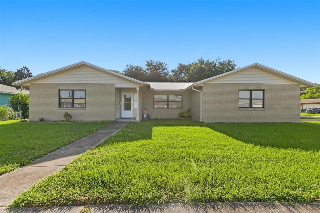 For Sale: $300,000 (3 beds, 2 baths, 1352 Square Feet)