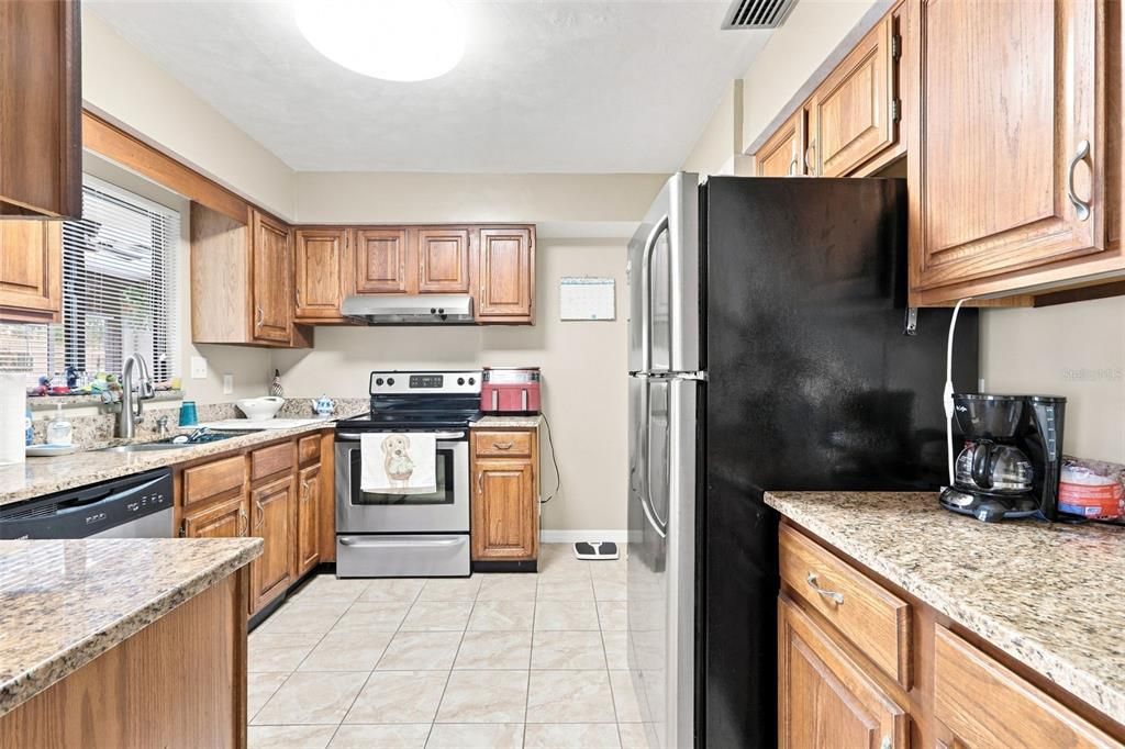 For Sale: $300,000 (3 beds, 2 baths, 1352 Square Feet)